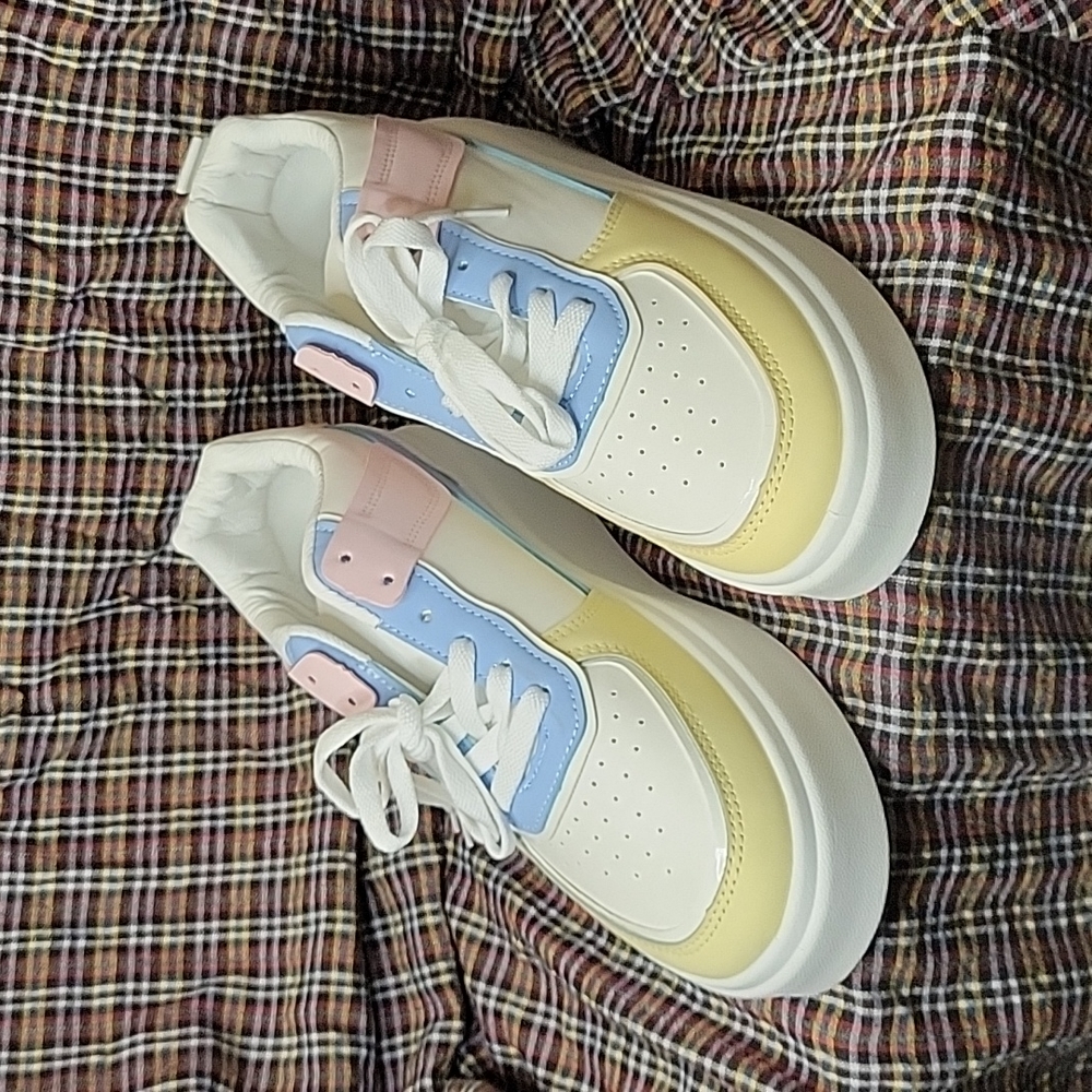 Womens Sneakers size 9W